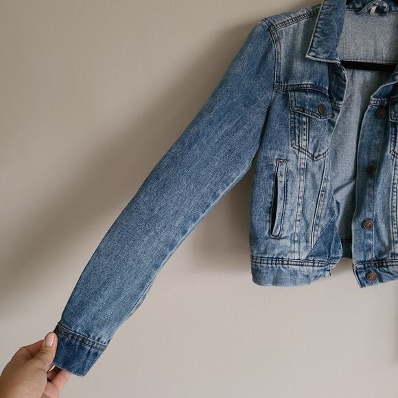 Free People Mixed Indigo Cropped Button Front Jean Jacket Size X-small - Picture 4 of 11